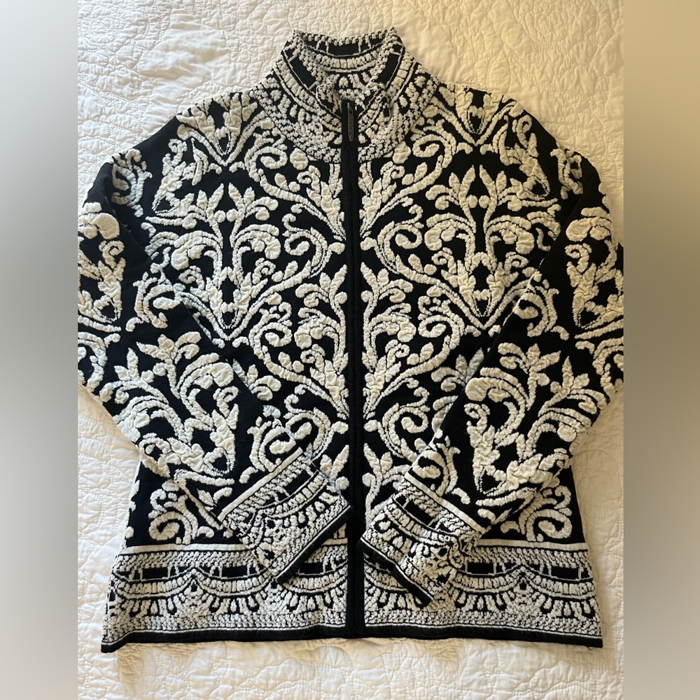 Icelandic design large black white zip sweater
